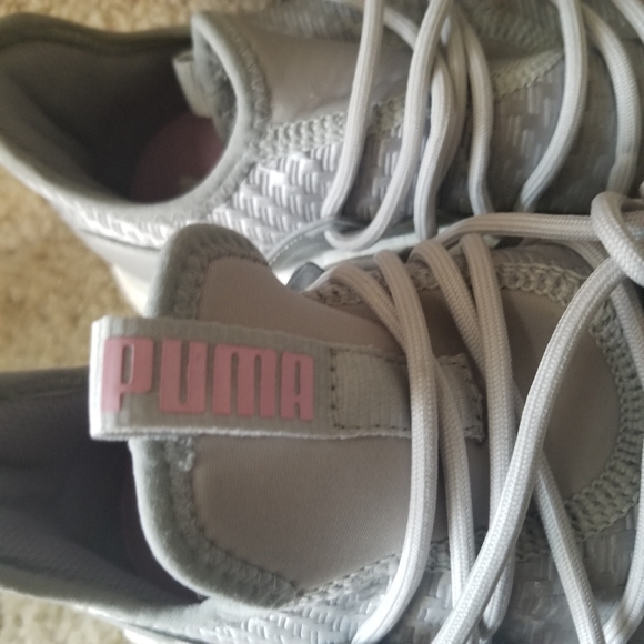 NWOT - Puma Shoes in Grey Size 6.5 - Picture 3 of 4